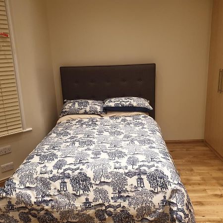 London Luxury Apartments 4 Min Walk From Ilford Station, With Free Parking Free Wifi المظهر الخارجي الصورة