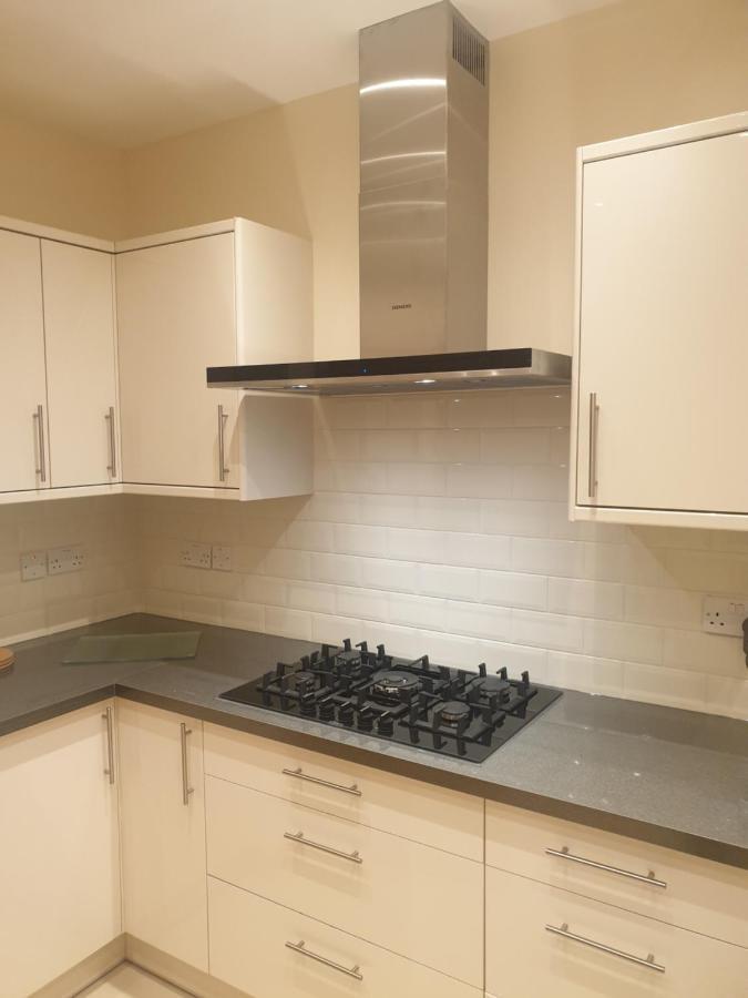 London Luxury Apartments 4 Min Walk From Ilford Station, With Free Parking Free Wifi المظهر الخارجي الصورة