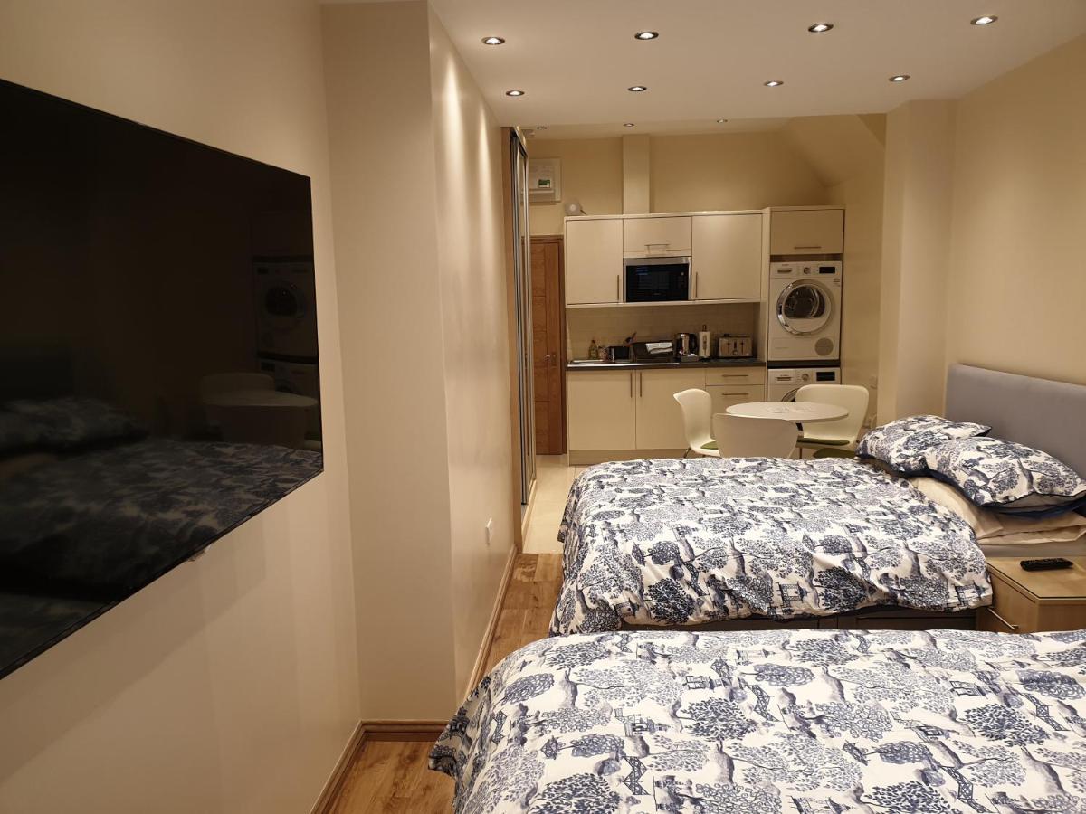 London Luxury Apartments 4 Min Walk From Ilford Station, With Free Parking Free Wifi المظهر الخارجي الصورة