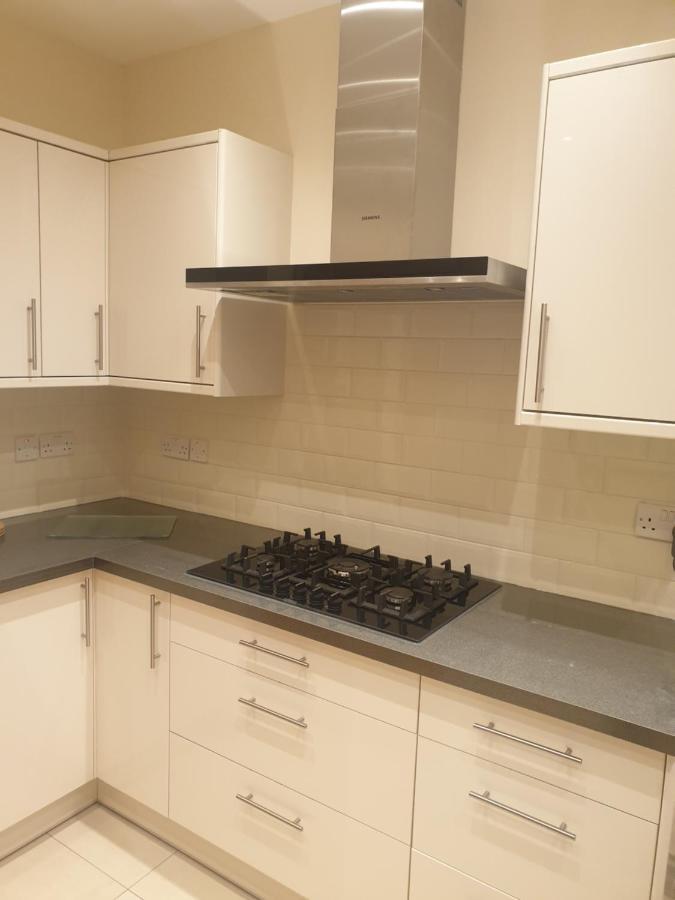 London Luxury Apartments 4 Min Walk From Ilford Station, With Free Parking Free Wifi المظهر الخارجي الصورة