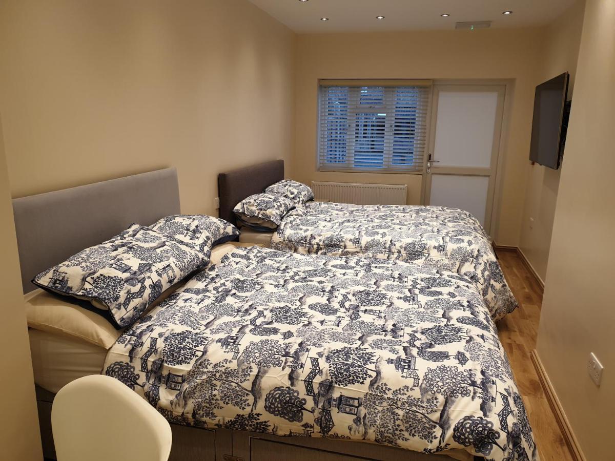 London Luxury Apartments 4 Min Walk From Ilford Station, With Free Parking Free Wifi المظهر الخارجي الصورة