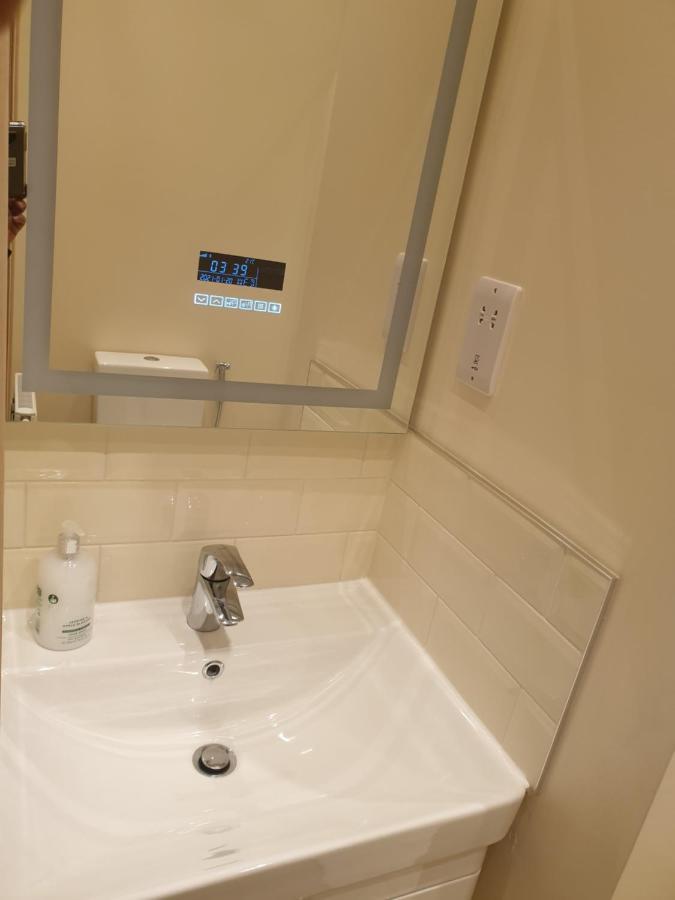 London Luxury Apartments 4 Min Walk From Ilford Station, With Free Parking Free Wifi المظهر الخارجي الصورة