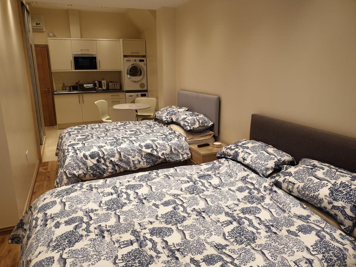 London Luxury Apartments 4 Min Walk From Ilford Station, With Free Parking Free Wifi المظهر الخارجي الصورة