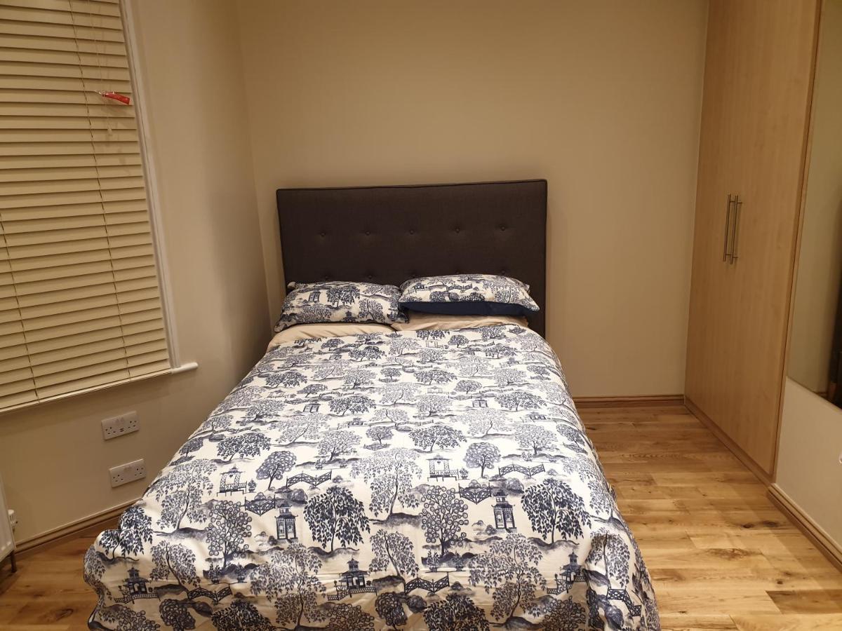 London Luxury Apartments 4 Min Walk From Ilford Station, With Free Parking Free Wifi المظهر الخارجي الصورة