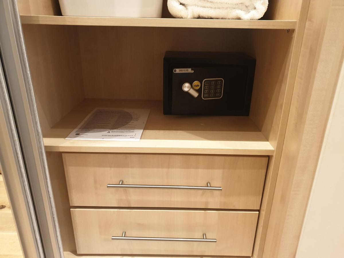 London Luxury Apartments 4 Min Walk From Ilford Station, With Free Parking Free Wifi المظهر الخارجي الصورة