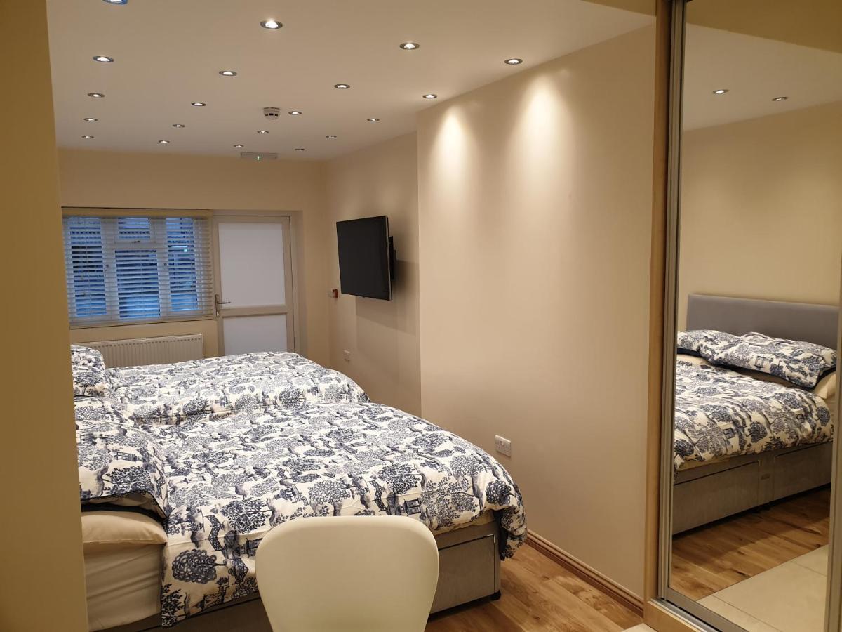 London Luxury Apartments 4 Min Walk From Ilford Station, With Free Parking Free Wifi المظهر الخارجي الصورة