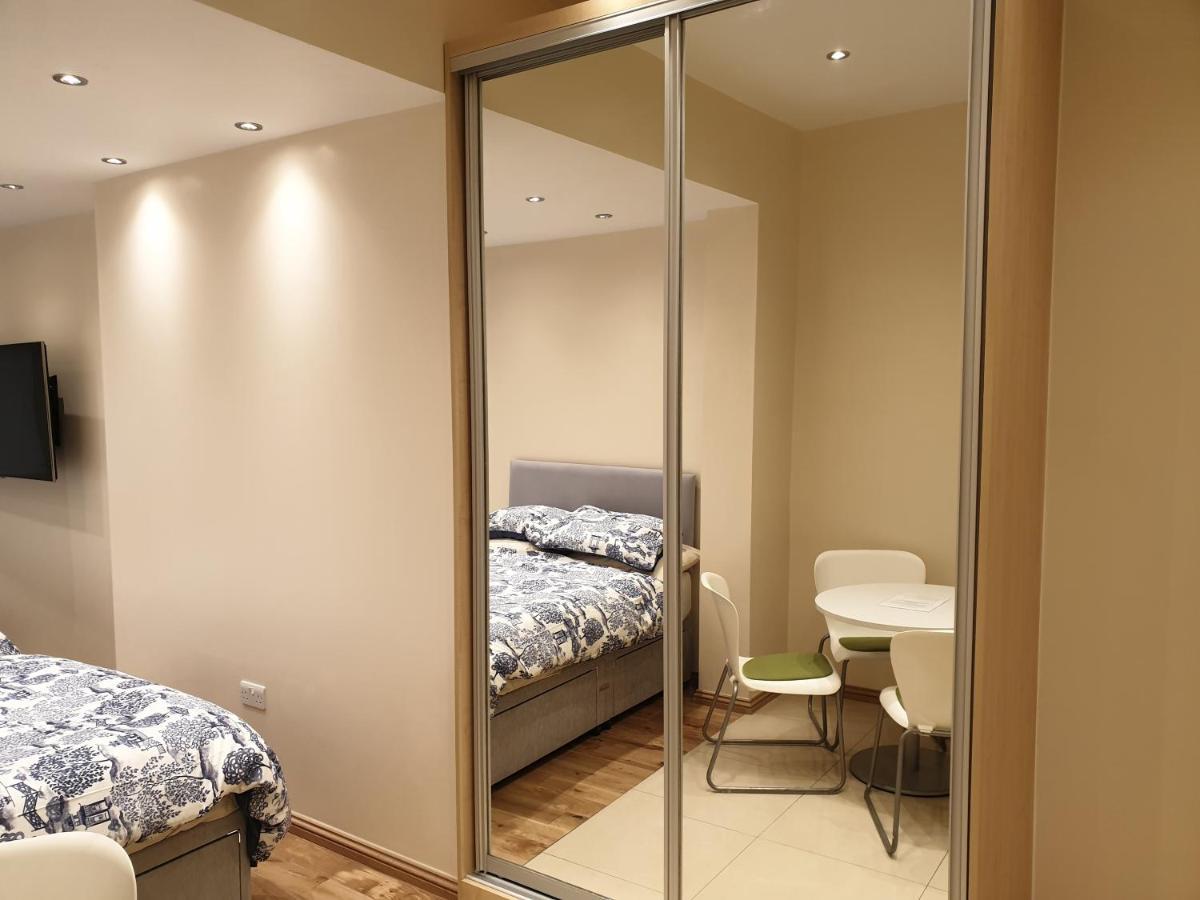 London Luxury Apartments 4 Min Walk From Ilford Station, With Free Parking Free Wifi المظهر الخارجي الصورة