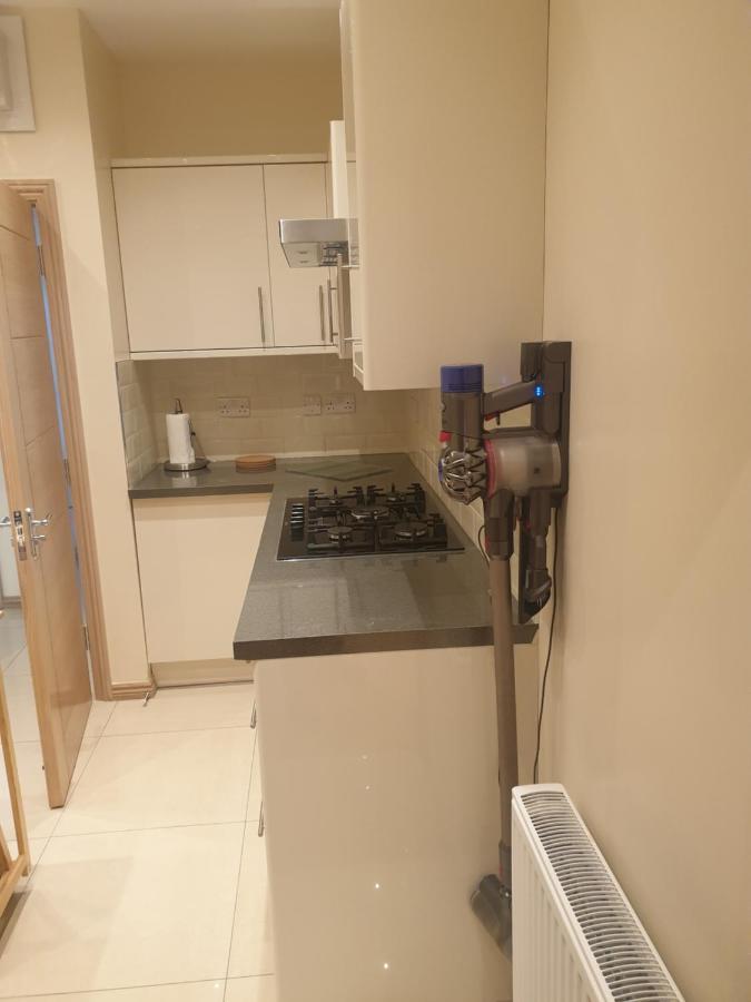 London Luxury Apartments 4 Min Walk From Ilford Station, With Free Parking Free Wifi المظهر الخارجي الصورة