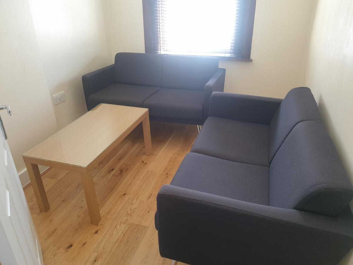 London Luxury Apartments 4 Min Walk From Ilford Station, With Free Parking Free Wifi المظهر الخارجي الصورة